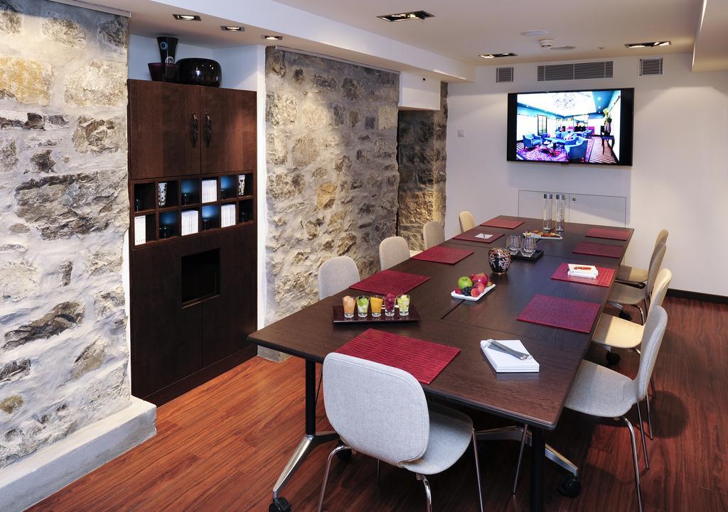 Tiffany By Fassbind Geneva